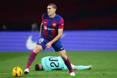 الرياضية: الشباب السعودي يفاوض لاعب برشلونة السابق